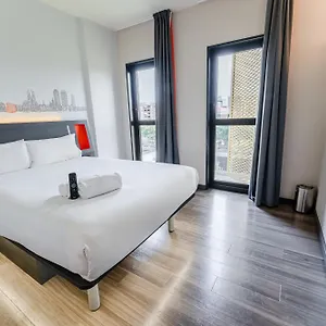 Easyhotel Barcelona Fira ** Οσπιταλέτ ντε Λιοβρεγάτ